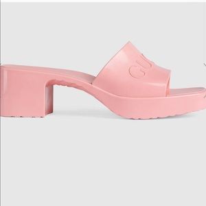 GUCCI Women's rubber slide sandal
